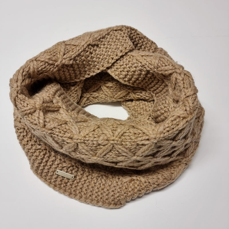 seeberger beige knit loop scarf