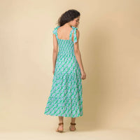 summer sleeveles dress