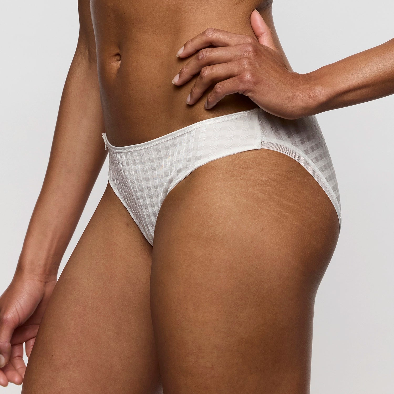avero brief side view