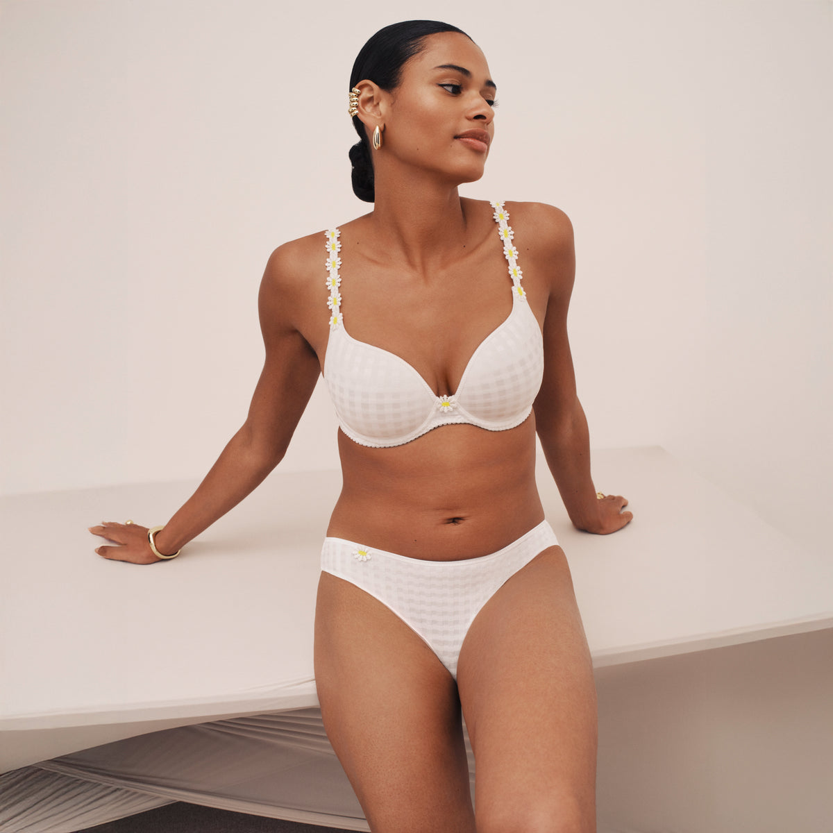 Avero Ivory Petal Heartshape T-Shirt Bra
