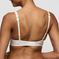 woman wearing marie jo bra and briefs in ivory colour