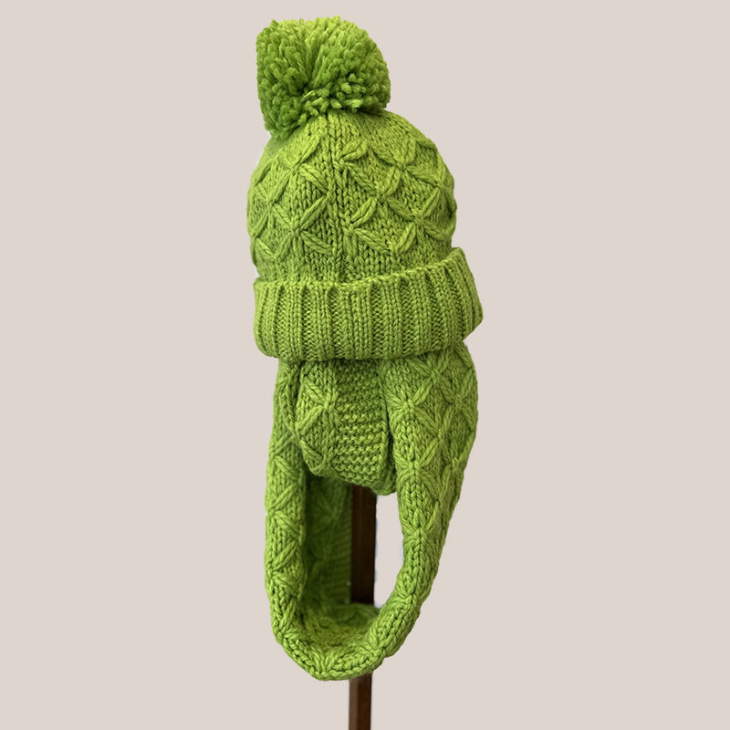 pom pom  knit hat