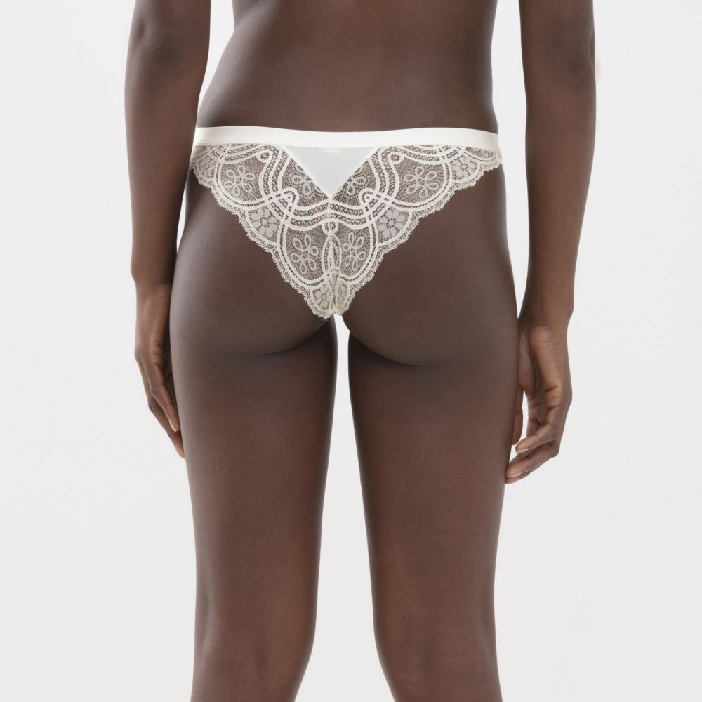 Serie Poetry Fame Brazilian Brief