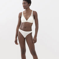 Serie Poetry Fame Brazilian Brief