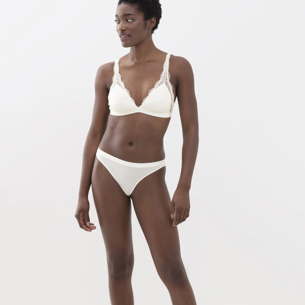 Serie Poetry Fame Brazilian Brief