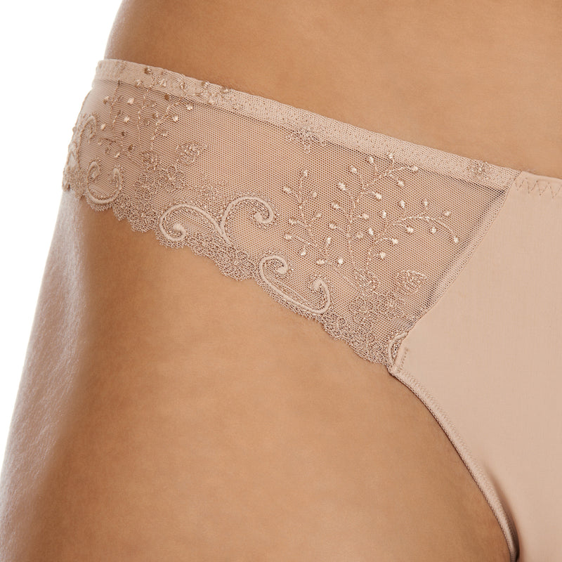 Delice thong, Nude