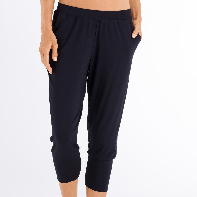 Hanro Cropped yoga pant 078389 | SHEEN UNCOVERED, black