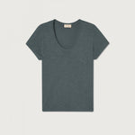 grey t shirt