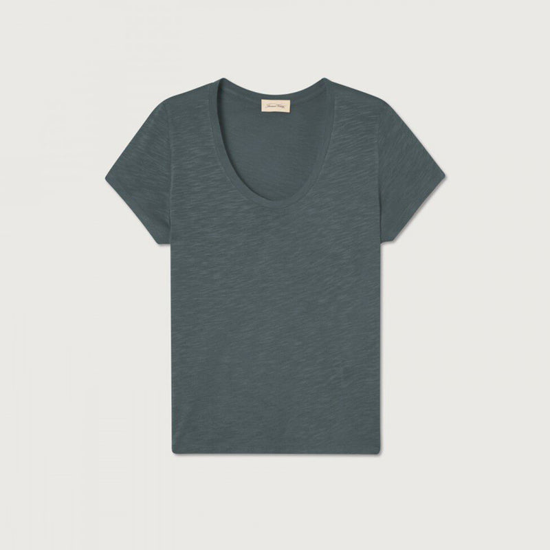 grey t shirt