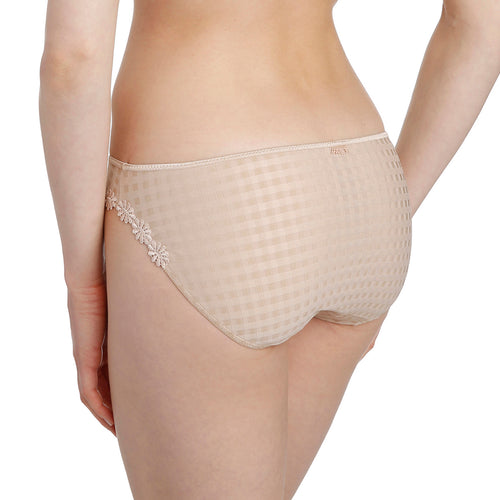 Avero brief, Nude